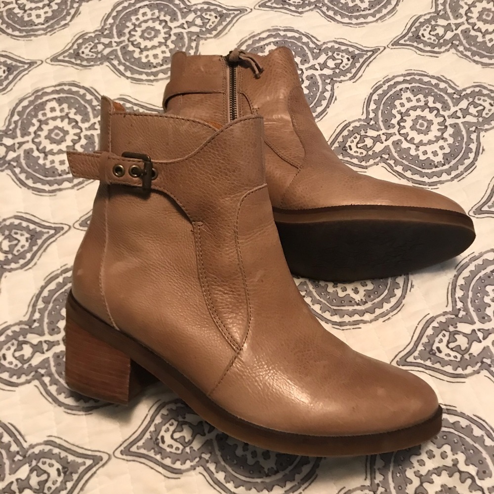 Tan leather Latigo Boots, 9.5